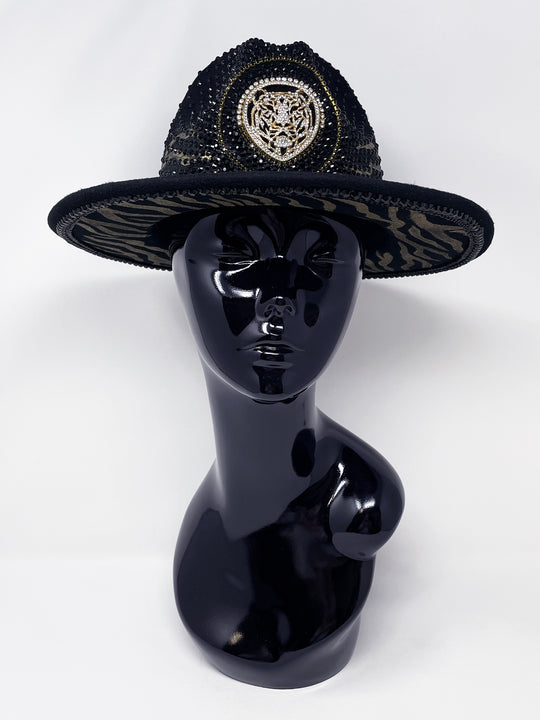 Short brim black fedora with black and metallic gold hand painted tiger print. Gold tiger motive centrepiece and crystal embellishments. Luxury fedora, rhinestones, statement fedora, unique headwear, animal print
