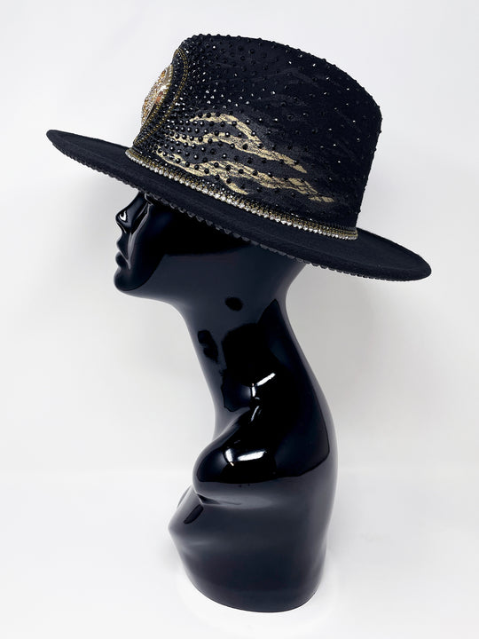 Short brim black fedora with black and metallic gold hand painted tiger print. Gold tiger motive centrepiece and crystal embellishments. Luxury fedora, rhinestones, statement fedora, unique headwear, animal print