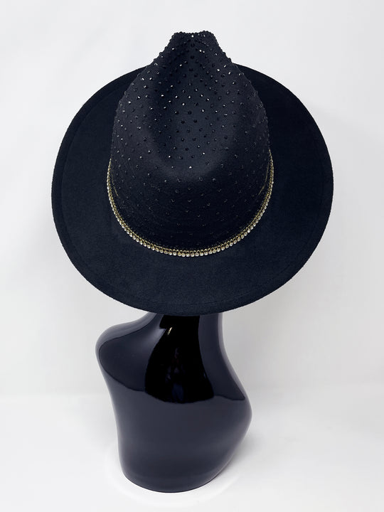 Short brim black fedora with black and metallic gold hand painted tiger print. Gold tiger motive centrepiece and crystal embellishments. Luxury fedora, rhinestones, statement fedora, unique headwear, animal print