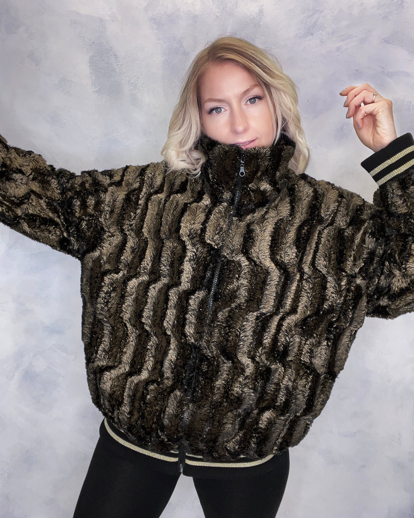 Black and Gold Faux Fur Jacket Phoenix Embroidery – Jukebox Fashion