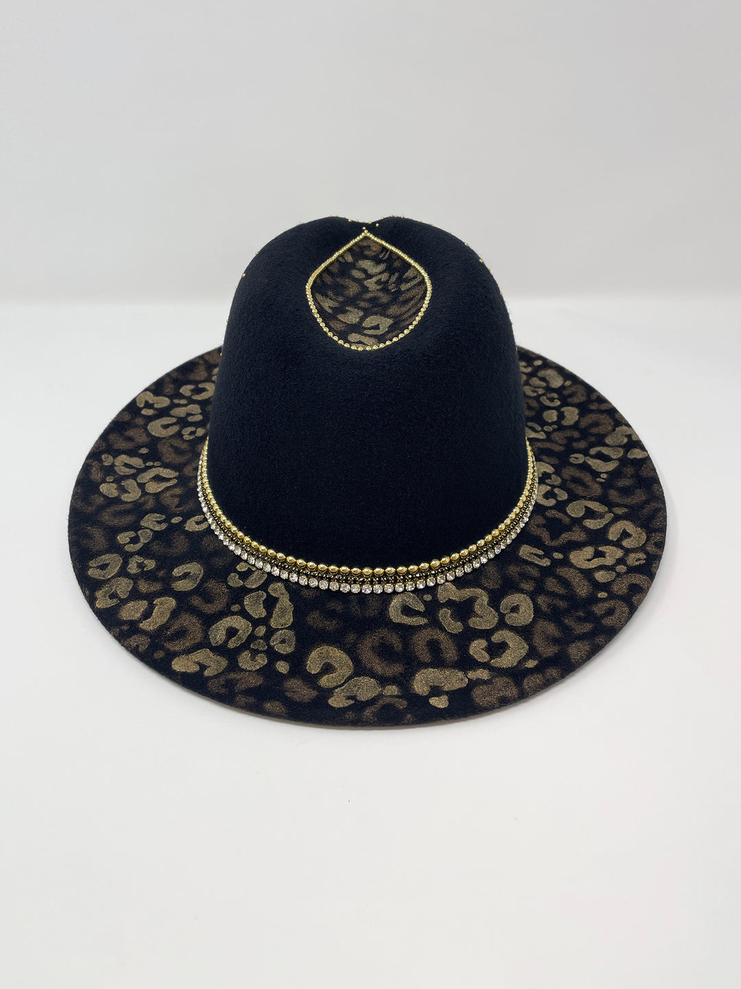 Short Brim black fedora hat, hand painted leopard print in metallic gold tones, with a gold metal and crystal leopard centre motif, embellished with gold pearl like rhinestones and crystals. gold splash, luxury fedora, made in the uk, handmade, statement hat, high end fashion, festival fedora, ibiza hat
