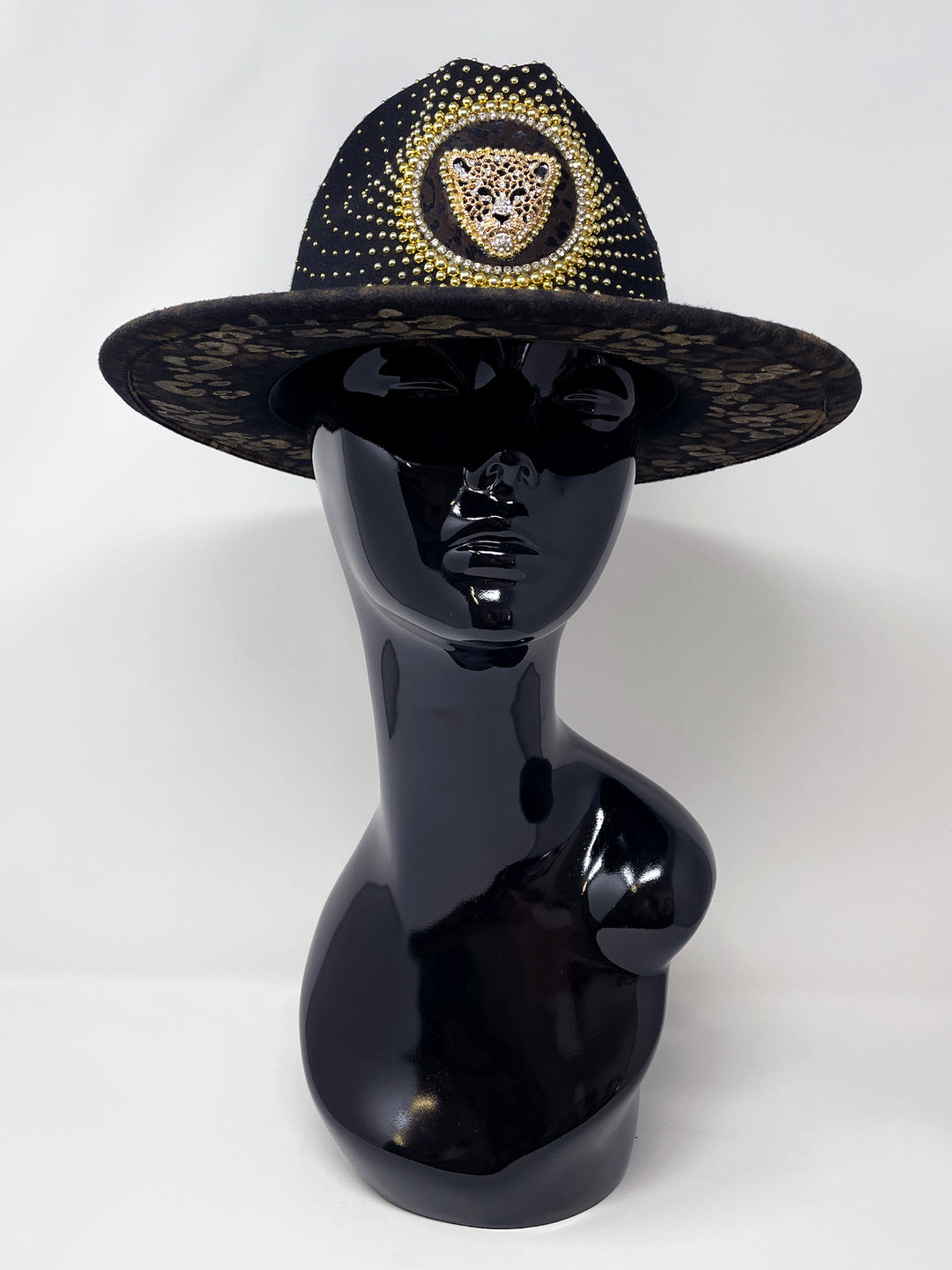 Short Brim black fedora hat, hand painted leopard print in metallic gold tones, with a gold metal and crystal leopard centre motif, embellished with gold pearl like rhinestones and crystals. gold splash, luxury fedora, made in the uk, handmade, statement hat, high end fashion, festival fedora, ibiza hat