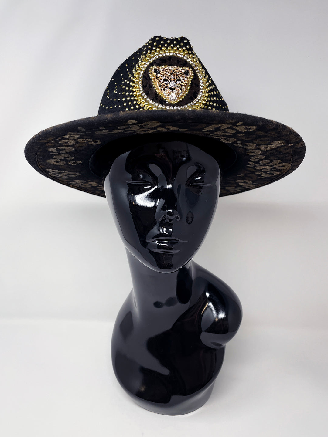 Short Brim black fedora hat, hand painted leopard print in metallic gold tones, with a gold metal and crystal leopard centre motif, embellished with gold pearl like rhinestones and crystals. gold splash, luxury fedora, made in the uk, handmade, statement hat, high end fashion, festival fedora, ibiza hat